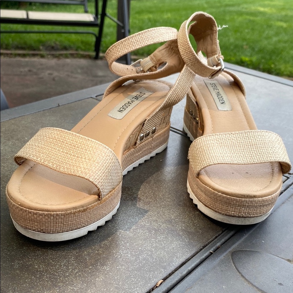 Steve Madden Tan Platform Sandals with Wide Strap